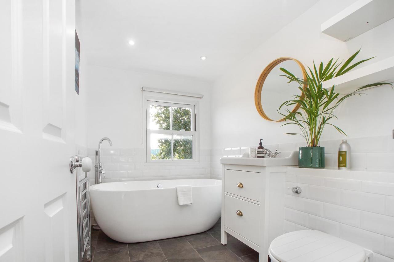 شقة Bright, Stylish & Cosy 3-Bed Flat Near Mile End لندن المظهر الخارجي الصورة